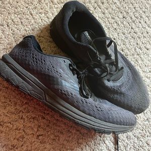 MENS BROOKS SNEAKERS